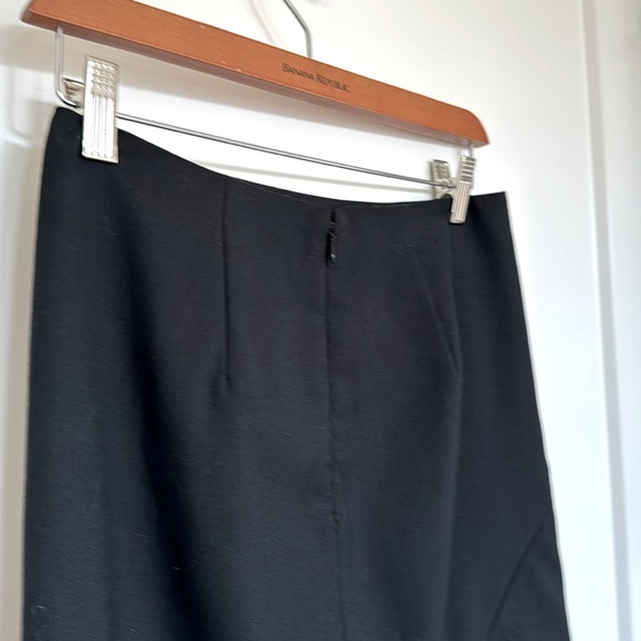 Banana Republic Black knee length skirt - Picture 5 of 9